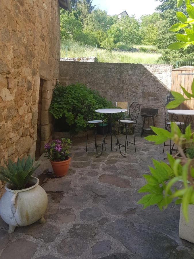 Maison D'Hotes "La Pierre Pointue" Saint-Leons Luaran gambar